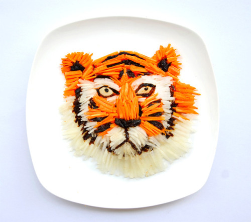 artmesohard:  Art made with Food by the Malaysian artist Hong Yi