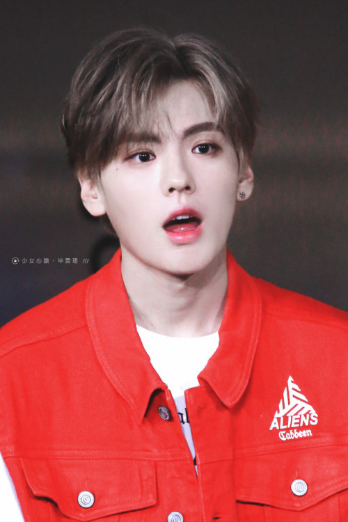 Bi Wenjun - 180601 Cabbeen Fashion Show [1/5 trans]毕雯珺 180601 Cabbeen             “I want to arrest 