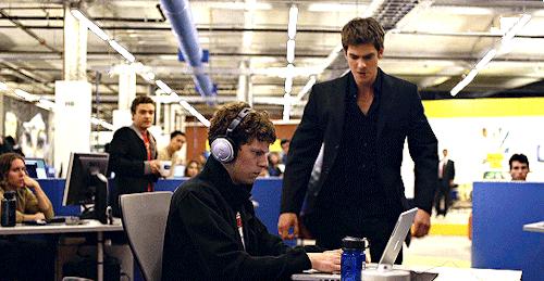1.  / 2. / 3.  P.s. I Still Love You, Jenny Han / 4. The Social Network / 5. / 6. / 7. Emma  /