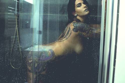 Shower time! ♡ Pic by @robydemaria#ultimasg #ultima #inkedmodel #suicidegirls #greeneyes #brunette