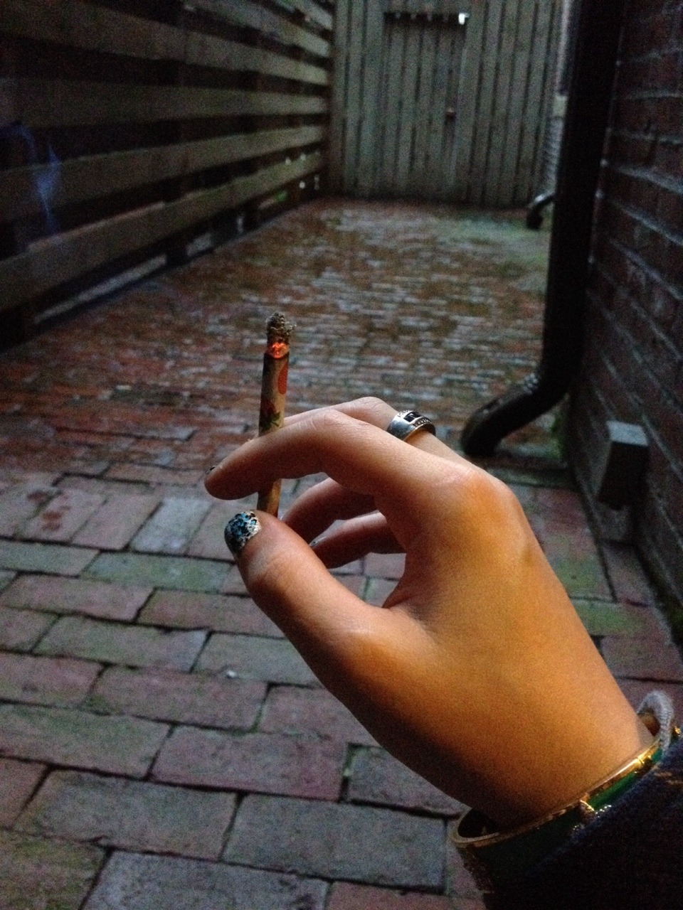 zuko-s-honor:  Splifs in the rain. Love my new place 