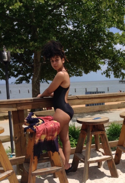 habeshabeautymark:  Black Out (summer edition)  Twitter: @sleepgirl19