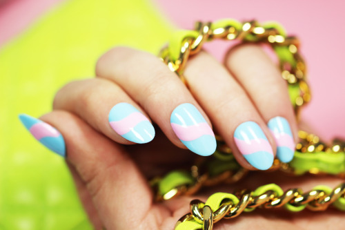 http://po.st/WAHEASTER#wahTUTORIAL WAH wave using #wahPRIVATEPLANE + #wahPINKNAILARTPEN. Paint two c