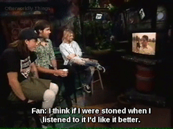 otherworldlythings:  Fans review In Utero for MTV News and Nirvana. Funny stuff. Check it out here. 