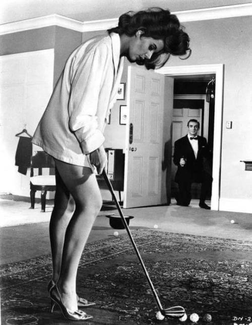gaubea:    EUNICE GAYSON & SEAN CONNERY James Bond: DR. NO (1962)  