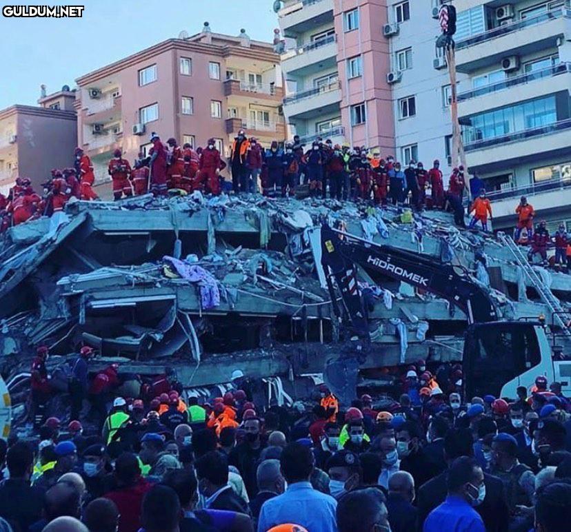 İzmir'de enkaz altında...