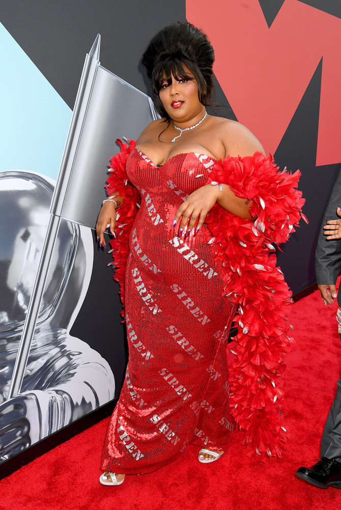 thefashioncomplex:  Lizzo wears Moschino at the MTV Video Music Awards in Newark,
