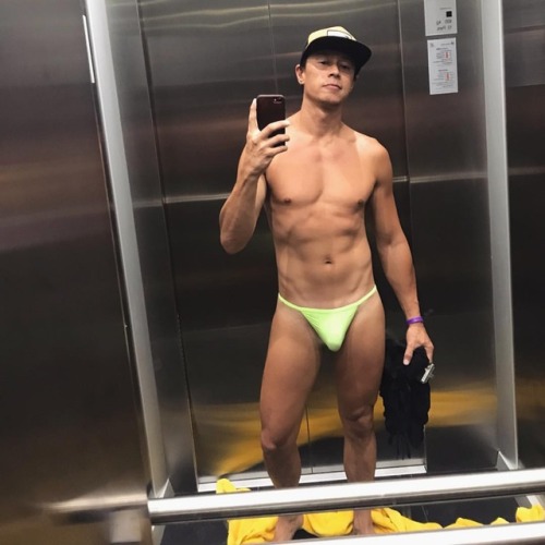 aussiespacetimetraveller:Oops my towel fell of in the lift.Shannon is such a good exhibitionist!