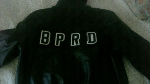 Working on my BPRD jacket. Gotta shorten the sleeves and sow the patches. Fake leather jacket in the