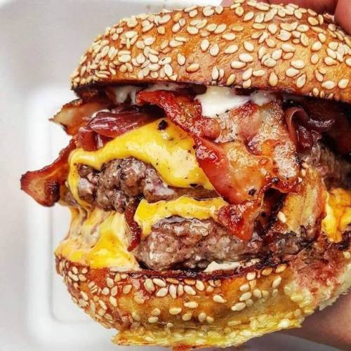 yummyfoooooood:Bacon Double Cheeseburger