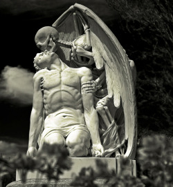 wetheurban:   SPOTLIGHT: The Kiss of Death Sculpture in Barcelona Located at Barcelona’s Poblenou Cemetery, this magnificent sculpture, titled Kiss of Death (El Petó de la Mort in Catalan and El Beso de la Muerte in Spanish), depicts death (in the