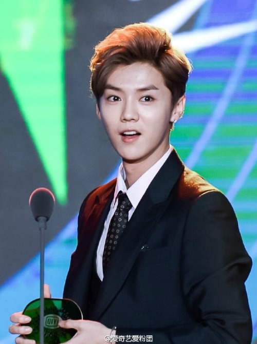 [161203] Luhan @ 2017 iQIYI All-star CarnivalCredits to:  爱奇艺爱粉团