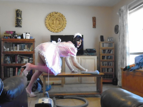 ohmichelleoh:Pink satin and frilly!