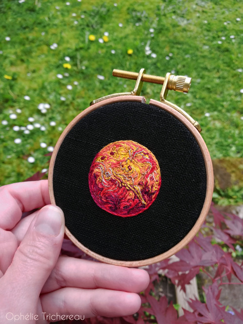  “Mars”I took new pictures of my tiny embroidery of Mars.I’m always looking for th