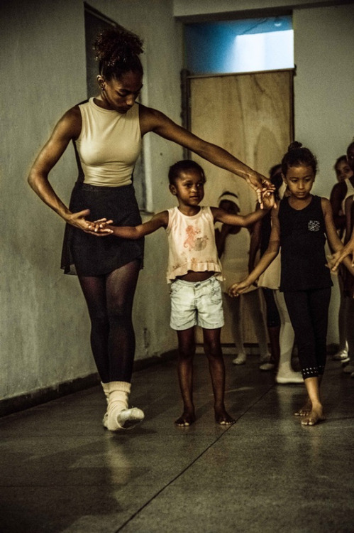 superselected:How Ballet Helps Empower Young Girls in One of Brazil’s Poorest Neighborhoods.