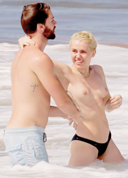 themileyswood:  #FreeTheNipple. 