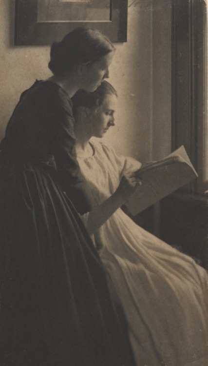 cma-photography-department: The Readers, Clarence H. White, 1897, Cleveland Museum of Art: Photograp