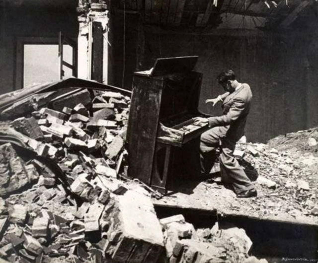 musicboys:Krystyna Gorazdowska - Wrocław Concert, 1945.