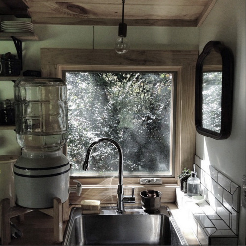 mace-onymous:  hellotinyhome:Winter is here, and I am warmer and more comfortable in this little house than I could have imagined.  Home.Oh my!How perfect.