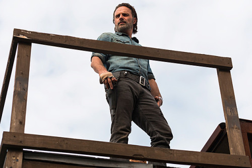 WATCH ‘WALKING DEAD’ STAR ANDREW LINCOLN DESCRIBE RICK’S PERFECT END