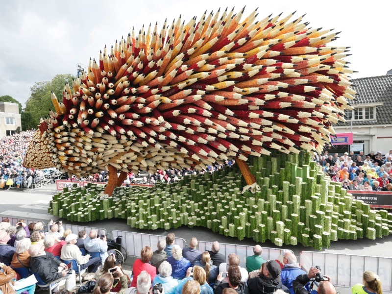 markruffalo:  culturenlifestyle:  Annual Parade in the Netherlands Pays Homage to