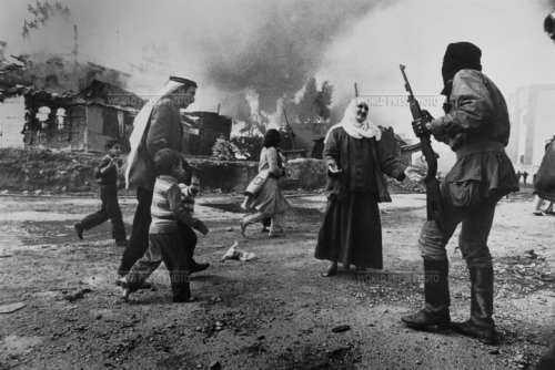 Palestinian refugees in district La Quarantaine. Year: 1976 Photographer: Francoise Demulder Place: 