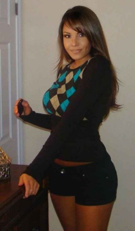 sharingher:  Absolutely stunning! In my mind, the perfect looking woman! 