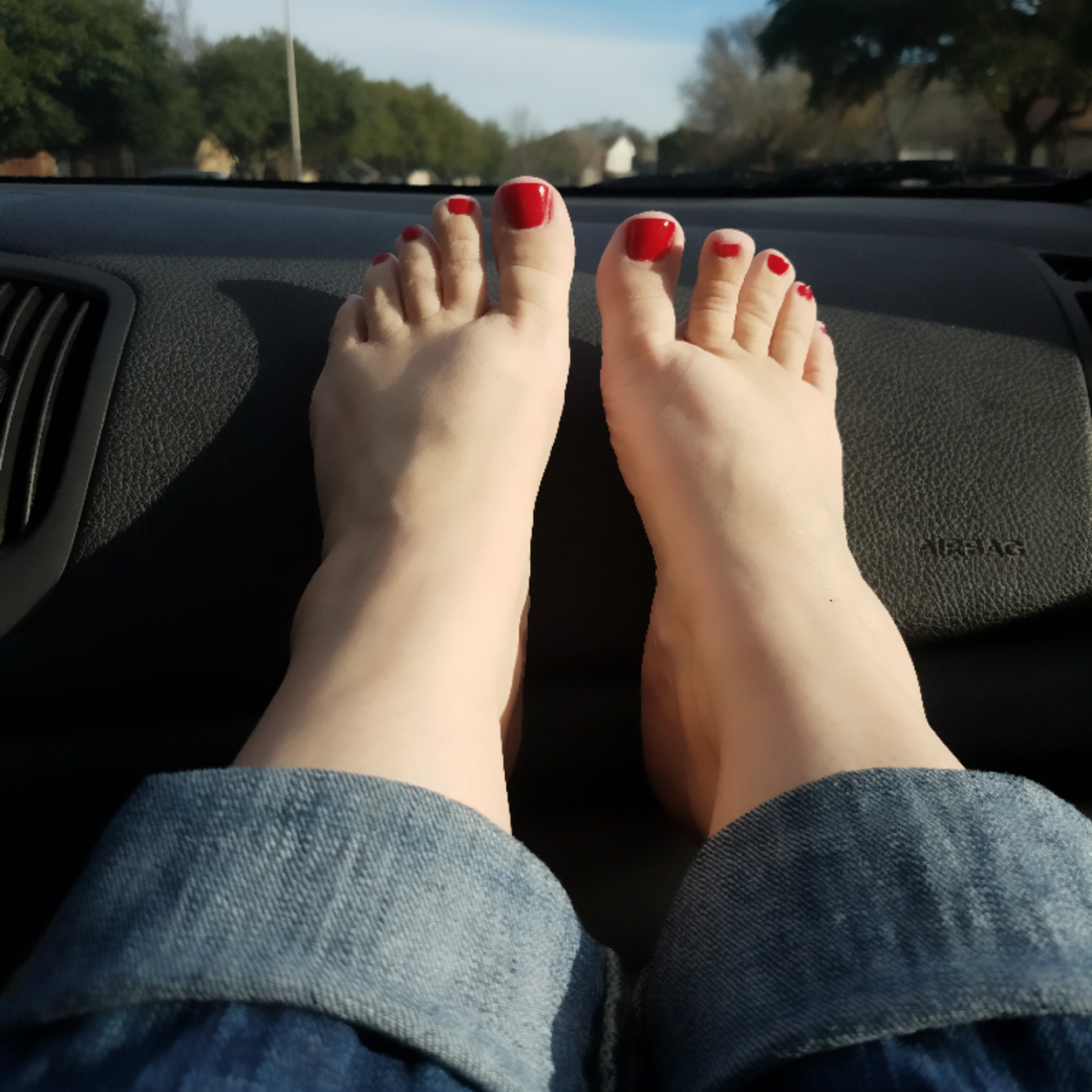 barefoot-in-texas:  and I hope everyone has a great day 🤓   happy friday! 💖