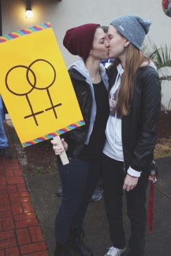 kidzw1thguns:  In Alabama, love now wins.