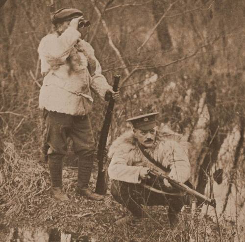 scrapironflotilla:British soldiers on outpost duty in northern France, 1915.