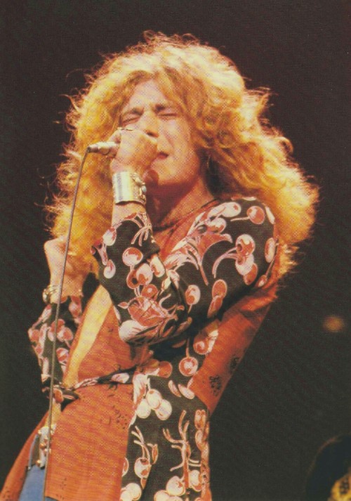 lemons-and-graffiti:  Robert Plant, 1975.  Golden God
