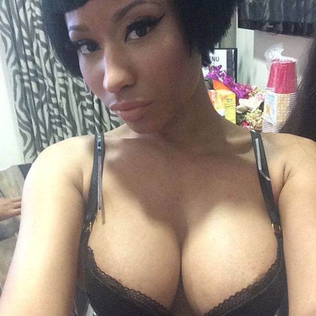 rapwave:  NEW POST: Nicki Minaj Posts Nip Slip Photos To Instagram http://www.rapwave.net/2014/09/29/nicki-minaj-posts-nip-slip-photos-to-instagram/