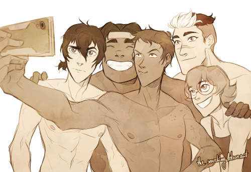 thesearchingastronaut:It’s SUMMER!!!(and soooo hot T_T)I was surprised Lance didn’t make