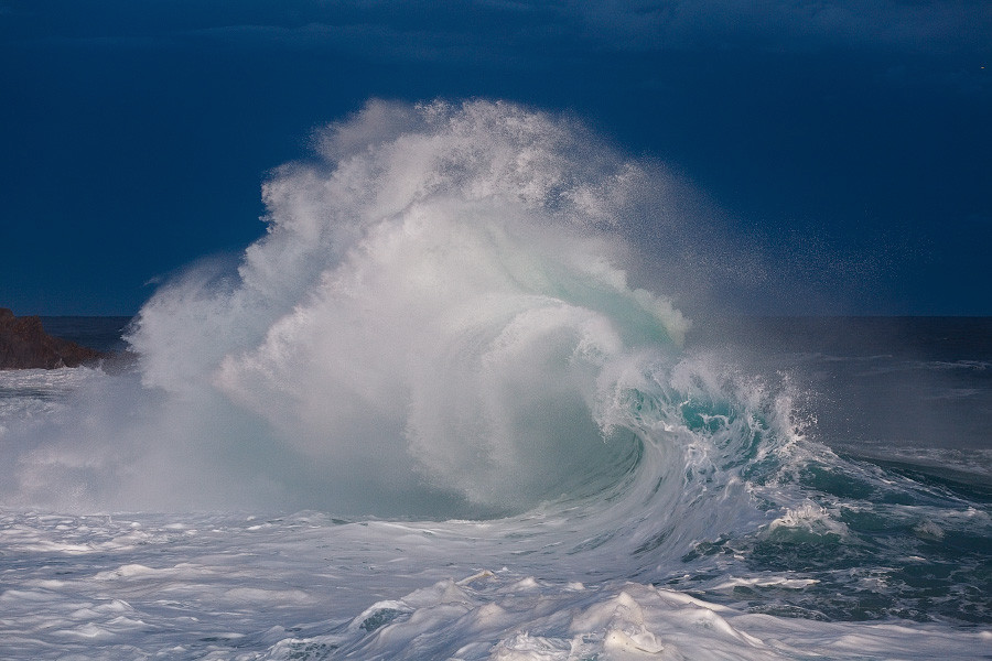 nubbsgalore:  explossions in the sea. photos by giovanni allievi along the italian