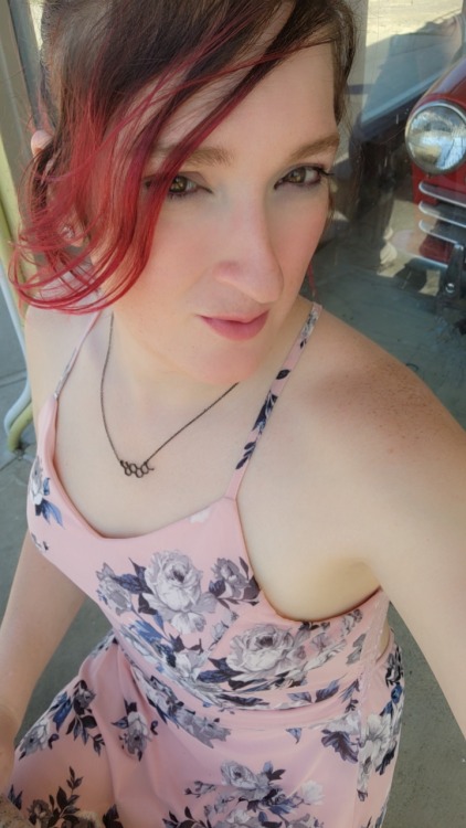 chrissy-kaos:Sunny days are the best days!🌞 Felt super cute in this dress. I think i might have to do no pants or shorts for the summer 🤔.. skirts and dresses only! 👗