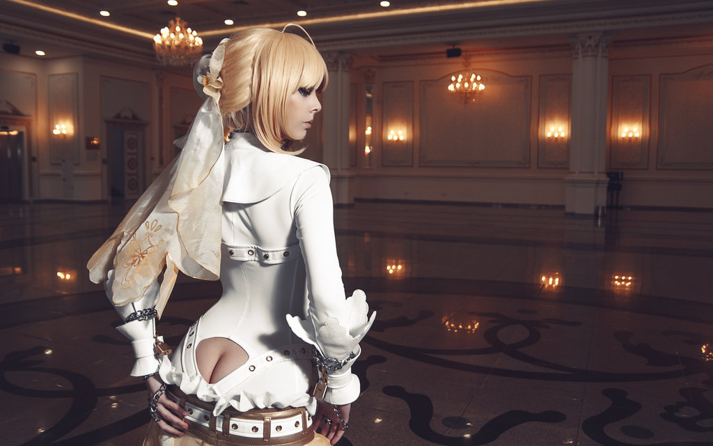 Cosplay Gril Disharmonica (Fate Stay Night - Saber Bride) 1 HELP US GROW Like,Comment