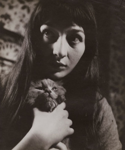 Inneroptics:      Roger Parry - Juliette Greco With Her Cat, 1943  