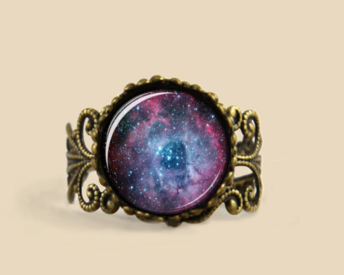 wickedclothes: Galaxy / Nebula Rings These antique bronze rings are fully adjustable. Each ring feat