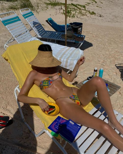 thealternatesoul:Kendall Jenner just being herself 