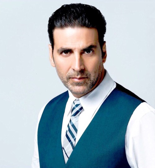 Handsome Akki for HELLO!