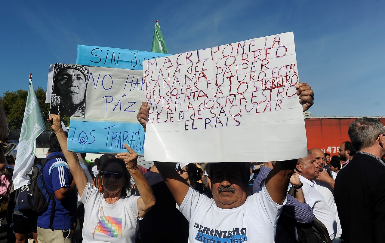 Cristina Kirchner pidió ser sobreseída en la causa Los Sauces.
La ex Presidenta Cristina Fernández de Kirchner se presentó en los tribunales federales de Retiro, citada por el juez Claudio Bonadio, por la causa Los Sauces, ante quién presentó un...