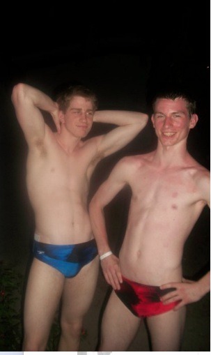 rubbertopboys:  Love this photo two guyâ€™s having Speedo fun!