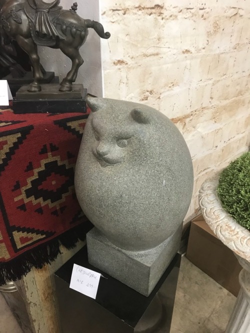 blushingbeeboy: leafbians: blushingbeeboy: leafbians: This cat statue I saw at a thrift store.. abso