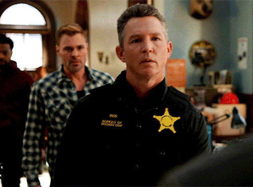 SHAWN HATOSY As DEPUTY CHIEF CHARLIE REID Chicago P.D. | Open Casket (12.21)