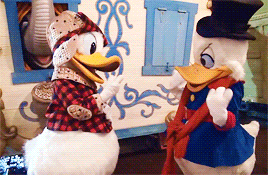 mouseofmickey:Happy holidays from Mickey and his friends!