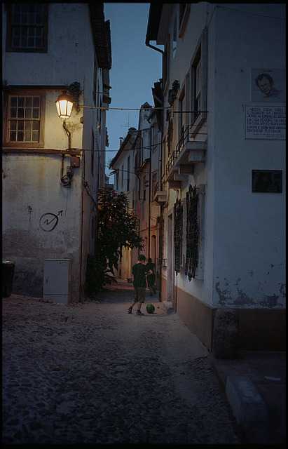 Bola à Noite, Beco da Carqueija, Coimbra by ~ Nando ~ on Flickr.