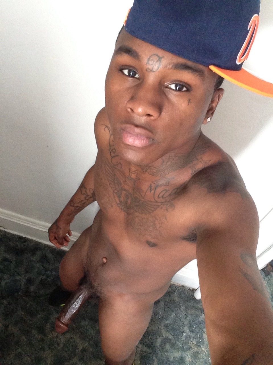 imchillnjustchilln:  Sup witchu?  Instagram: outta_control_dayday Twitter: @dayday_bigghead