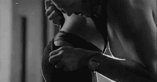 amhelenromance:  Mmmm two way traffic… 💕💋