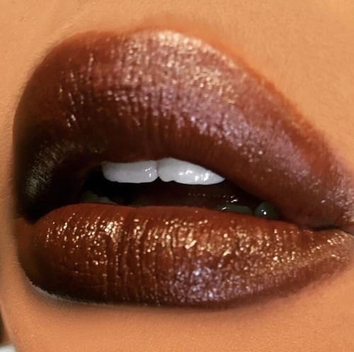 black-exchange:  MJL Cosmetics  www.mjlcosmetics.com // IG: mjlcosmetics  Ů - ű  CLICK HERE for more black-owned businesses! 