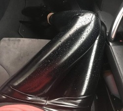 latexleggings:  Fotschooting verschieben nach dem Regen 😋😋😎😎